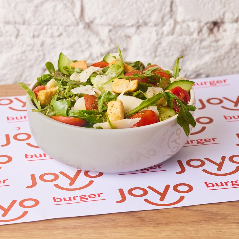 Salades Fraîches chez JOYO Burger Montréal - Options Santé avec Ingrédients Locaux